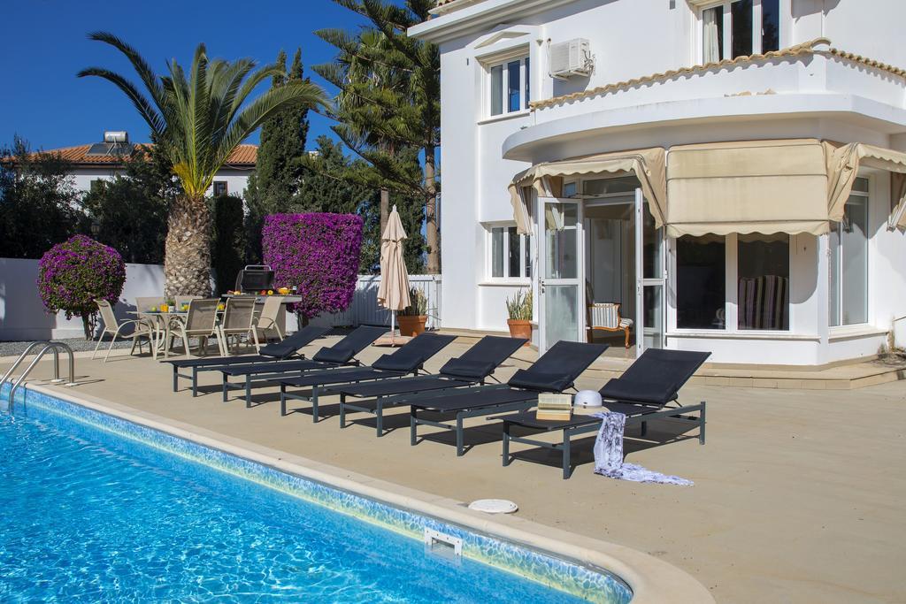 Villa Georgia Pernera ภายนอก รูปภาพ